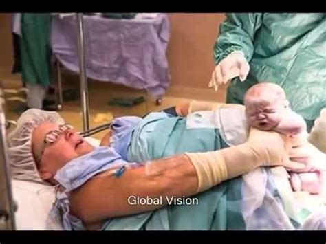 Woman giving birth: Live birth video 